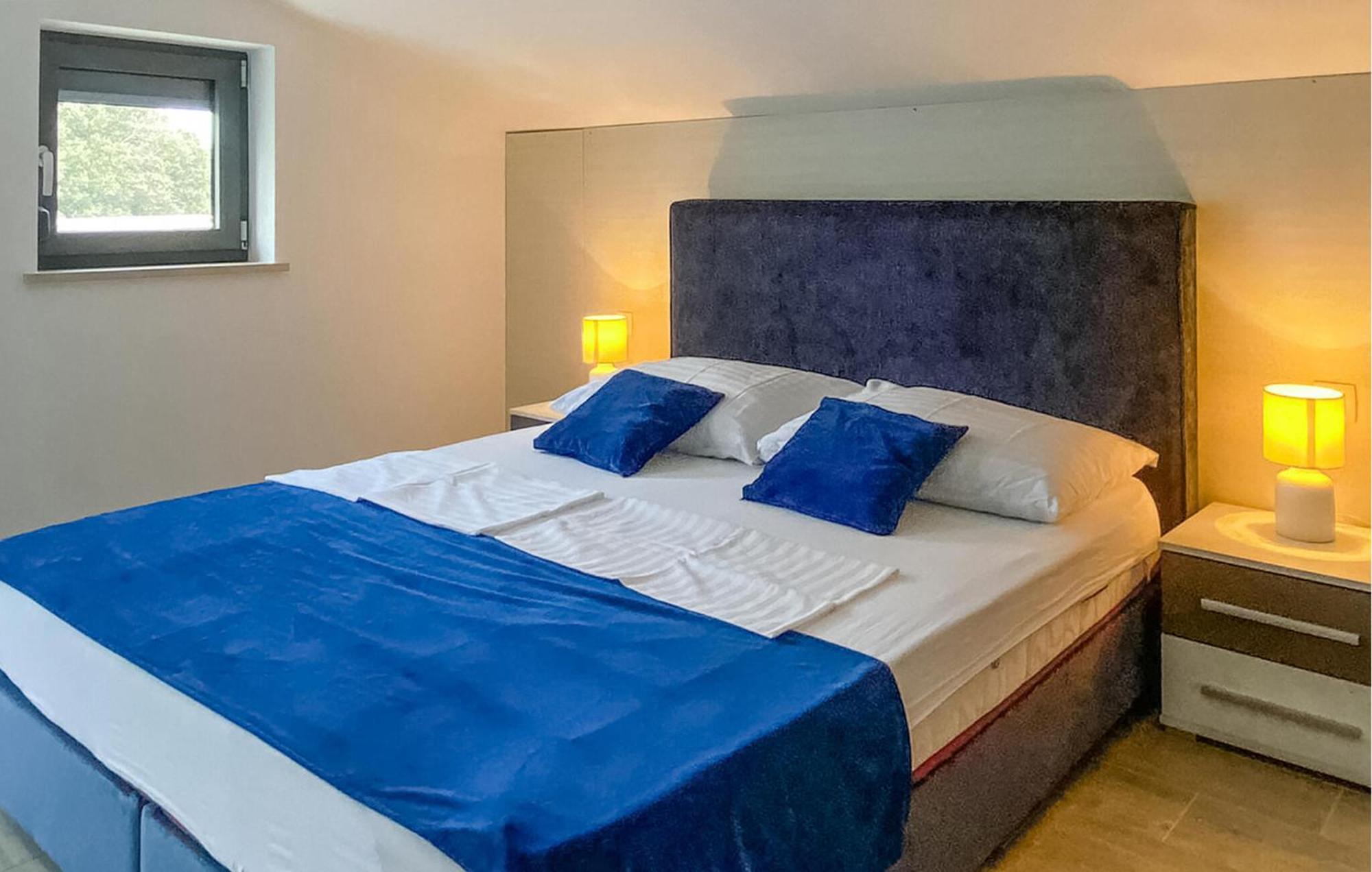 Stunning Apartment In Pjescana Uvala With Wifi Exteriér fotografie