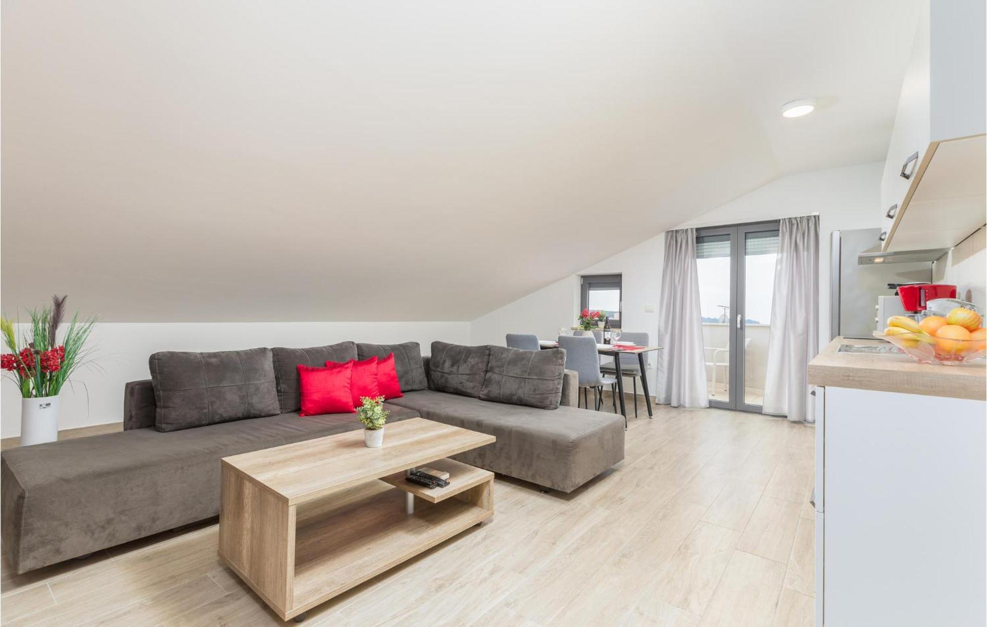 Stunning Apartment In Pjescana Uvala With Wifi Exteriér fotografie